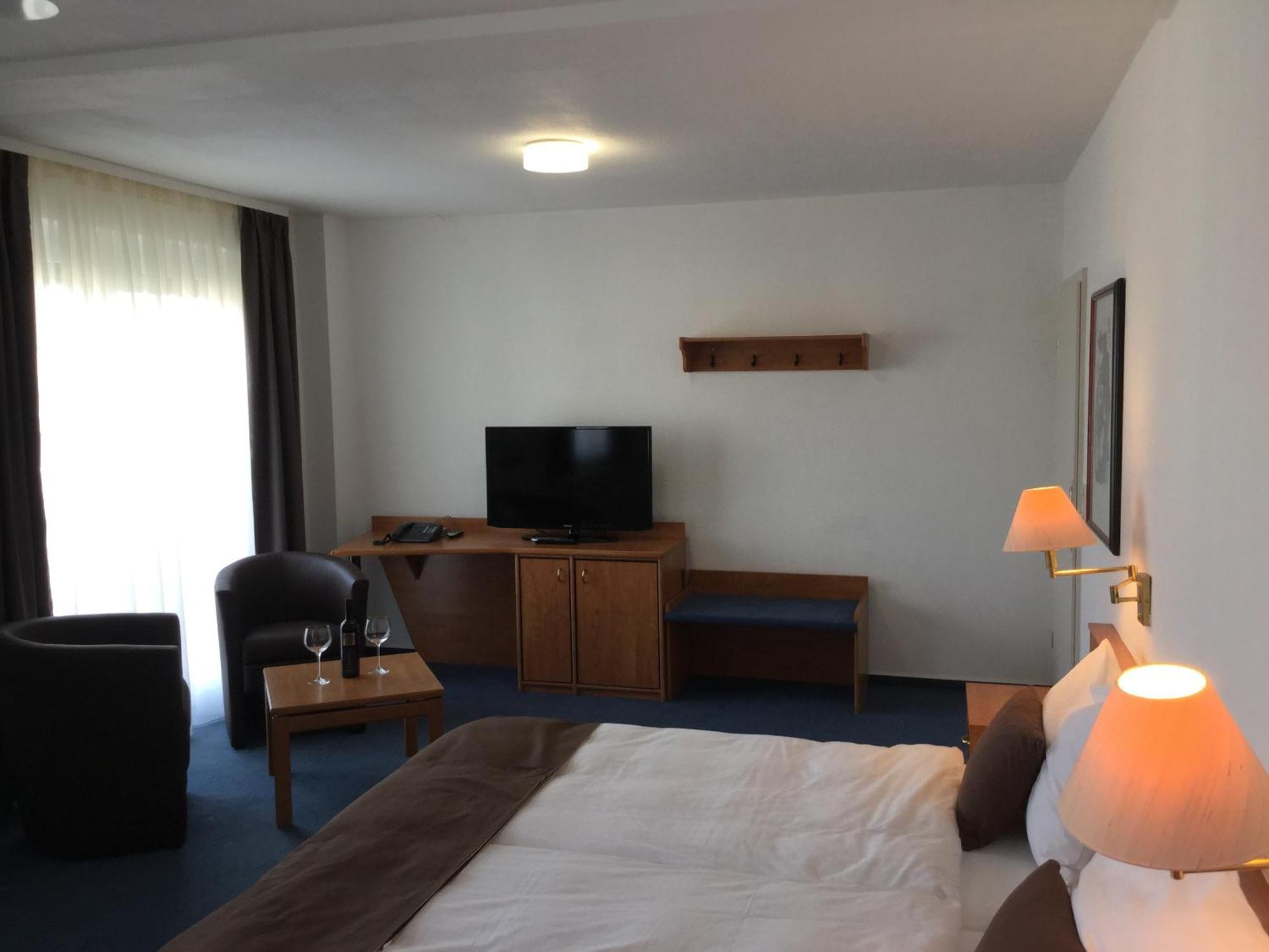 Sunibel Inn Reinheim Екстериор снимка