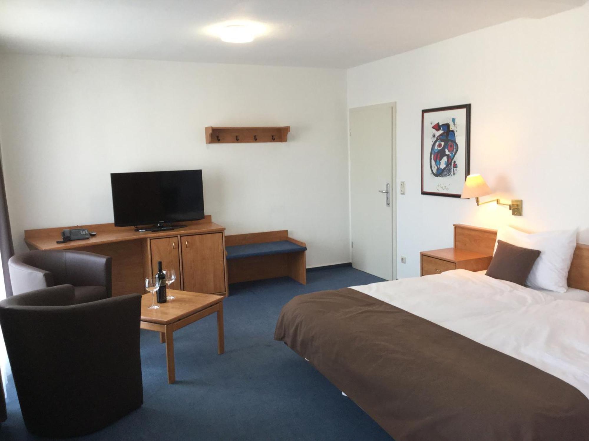 Sunibel Inn Reinheim Екстериор снимка